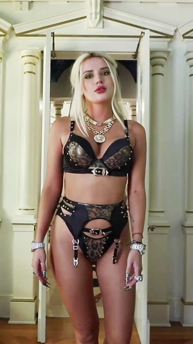 Bella Thorne Photo #156