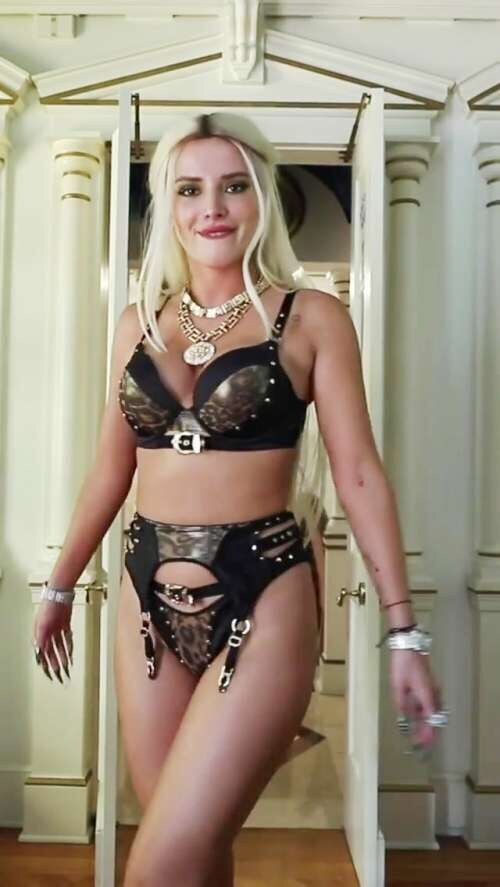 Bella Thorne Photo #136