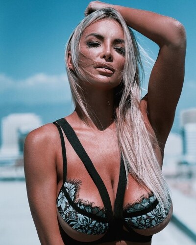 Lindsey Pelas Photo #373