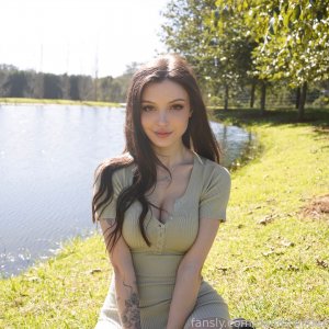 Dainty Wilder Photo #63