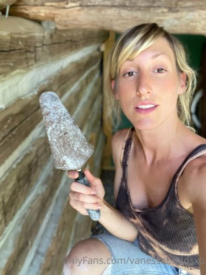 vanessabuildsxo Photo #16