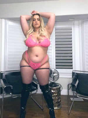 Katie Cummings Photo #4