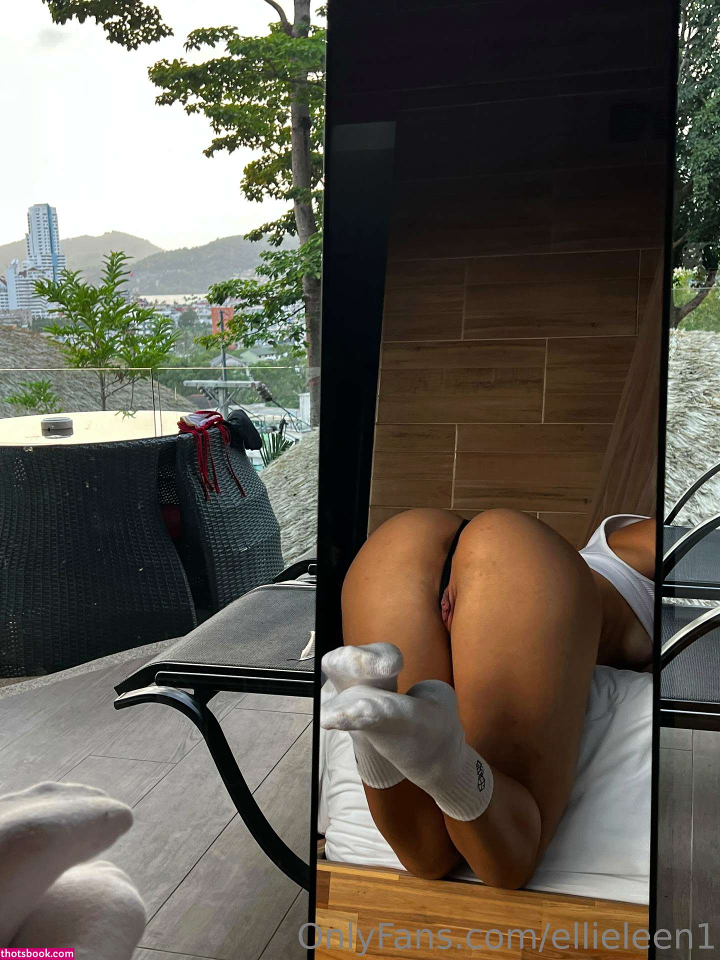 Ellie Leen Photo #596