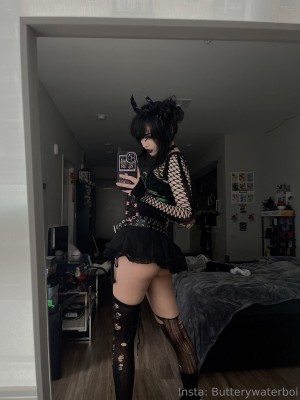 Butterywaterboi Photo #98