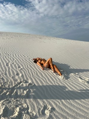 Janna Breslin Photo #232