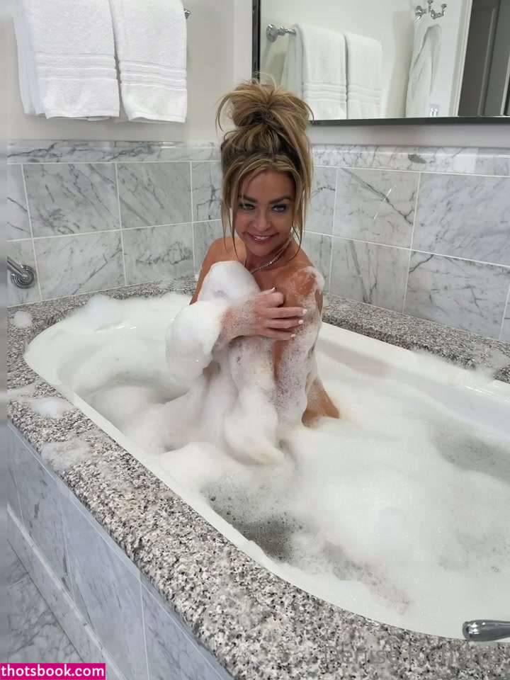 Denise Richards Photo #90