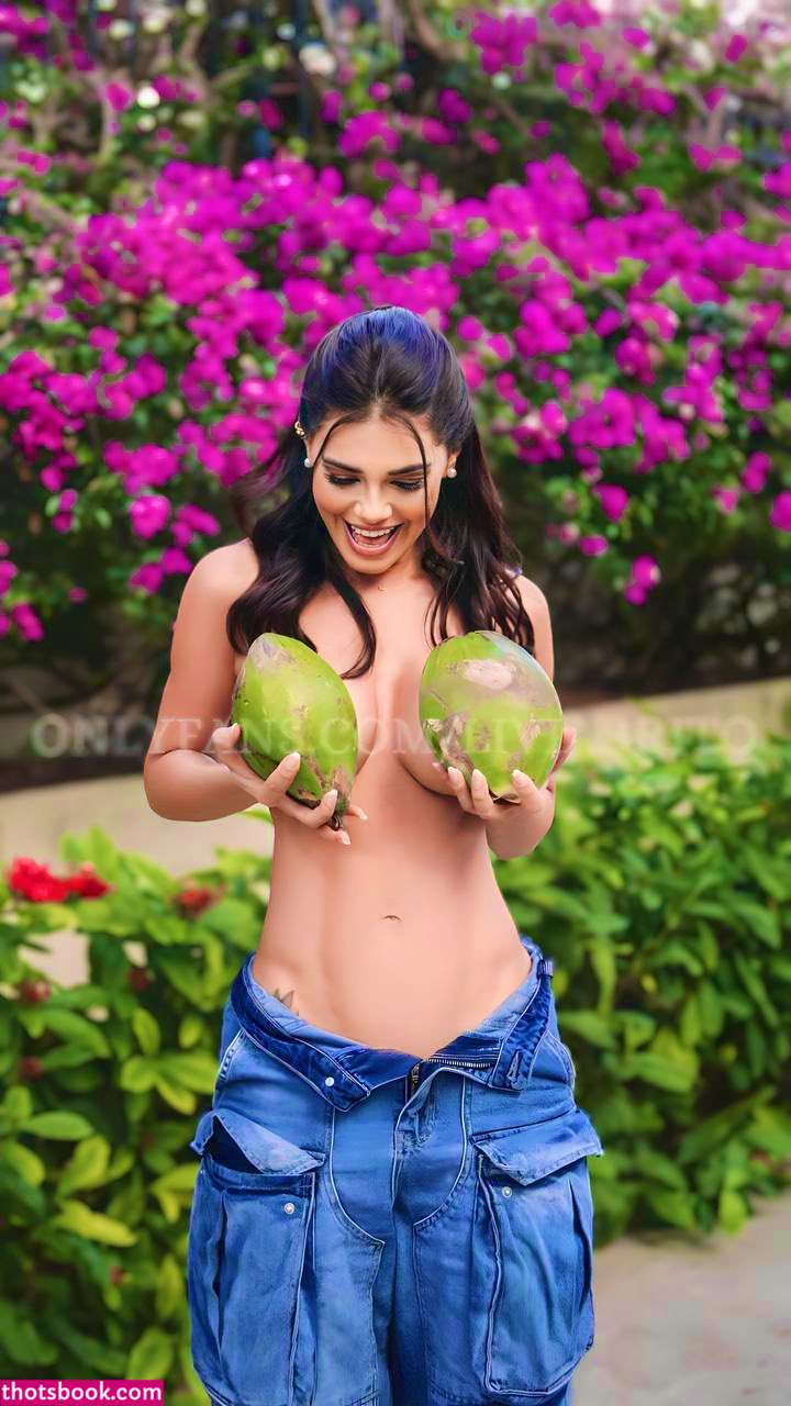 Livia Brito Photo #29