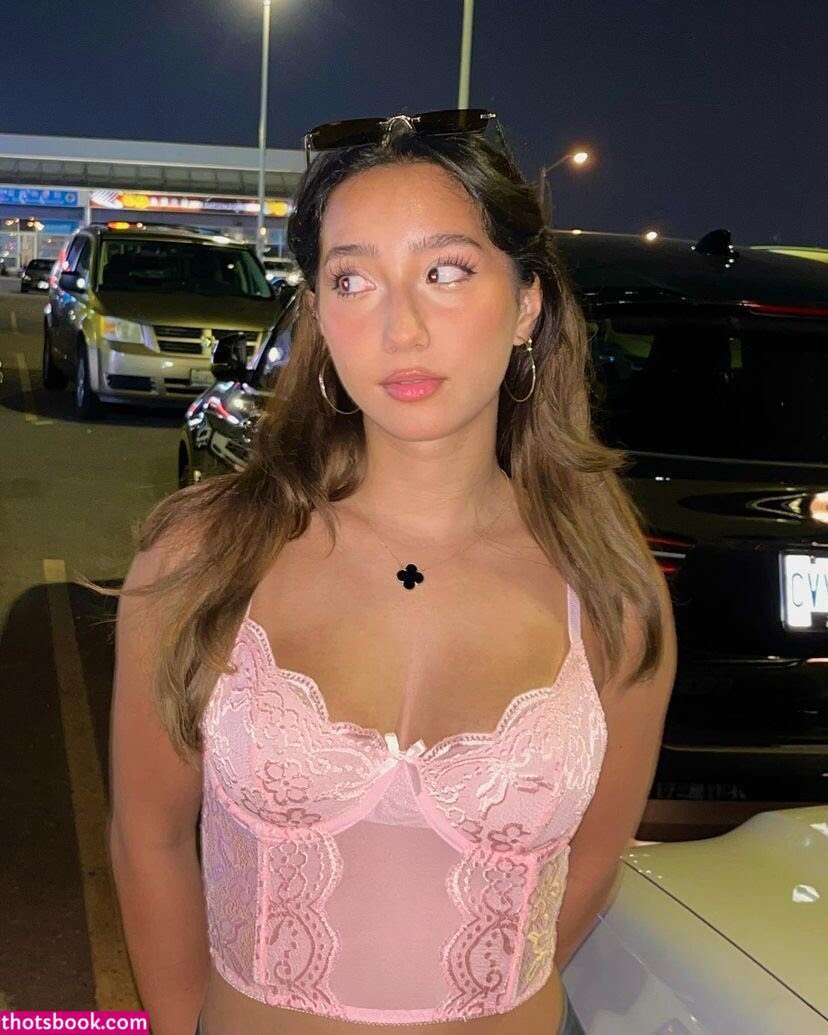 Sabrina Pezeshkian Photo #21