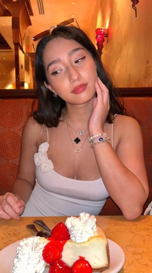 Sabrina Pezeshkian Photo #60