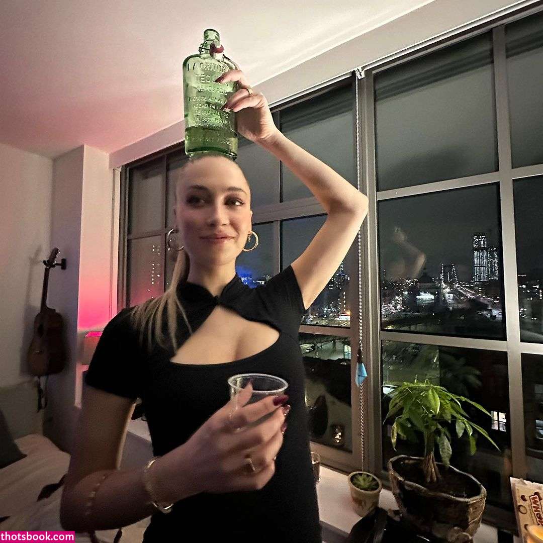 Elsie Hewitt Photo #85