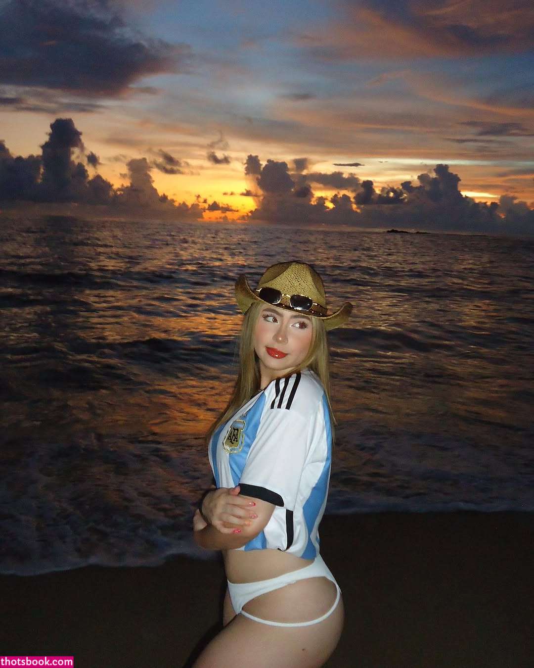 Karen Torres Photo #8