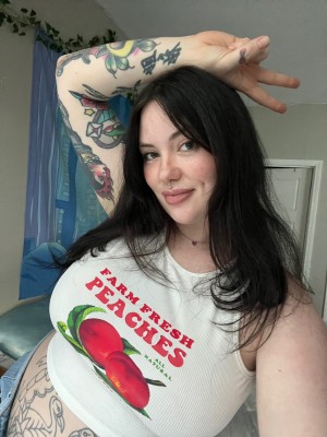 nerdydirtypeach Photo #7