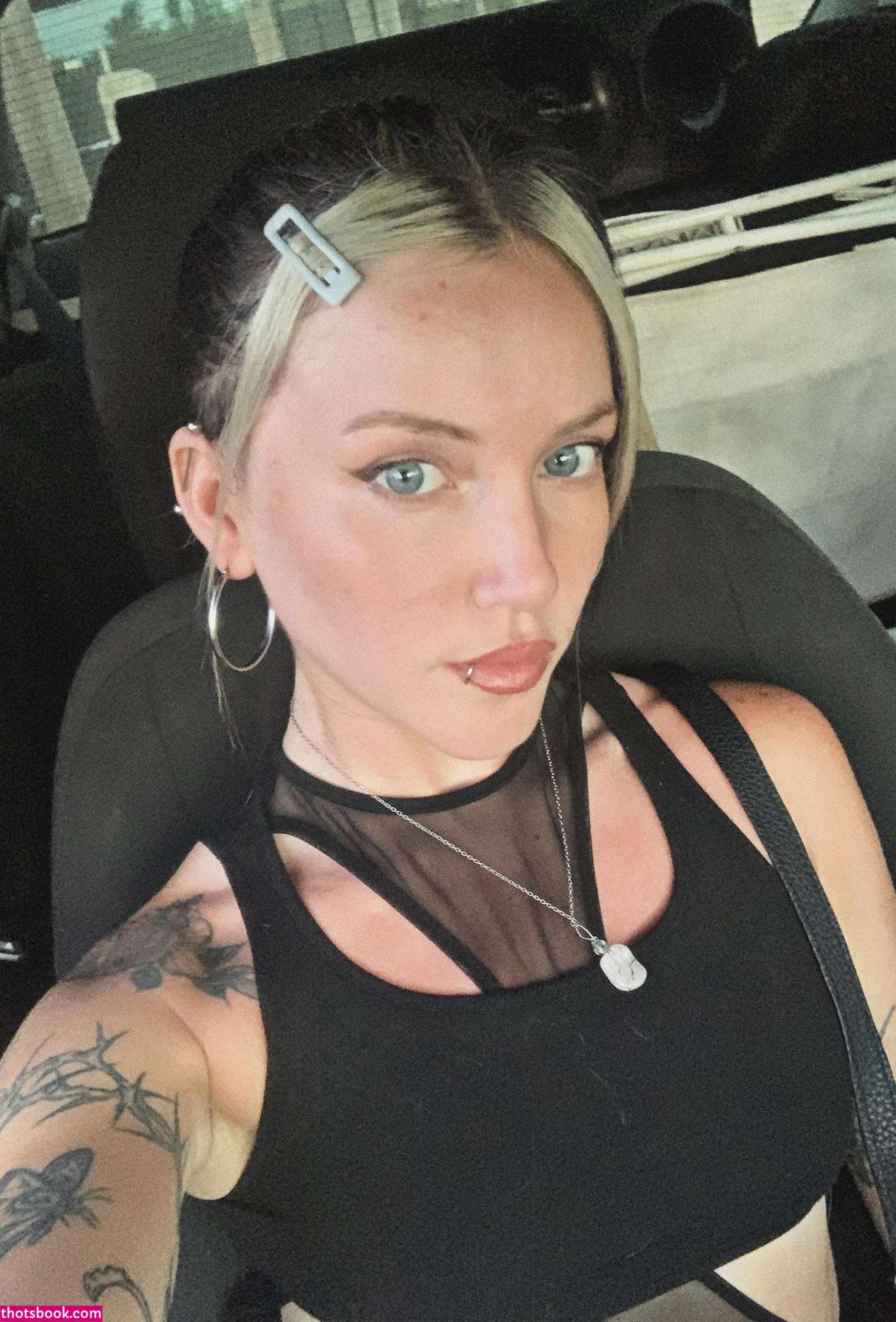 Sharonfox03 Photo #9