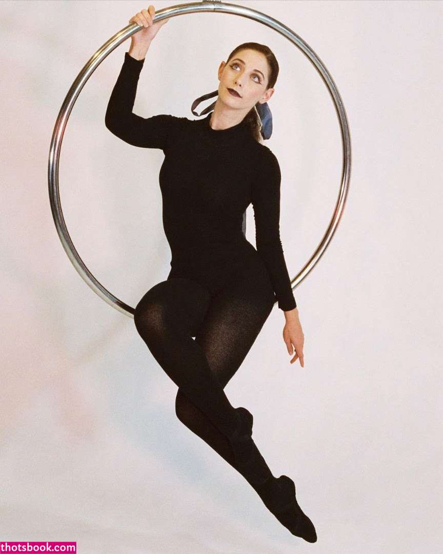 Alexandraqnin Photo #2