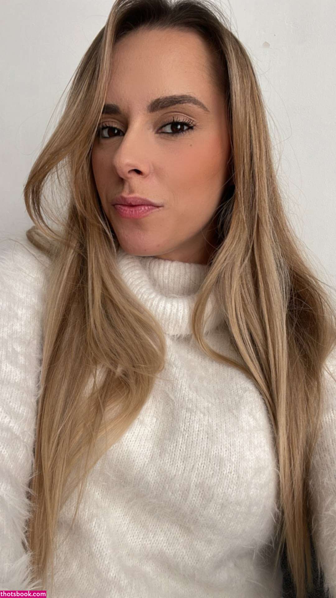 Anita Rover Photo #37