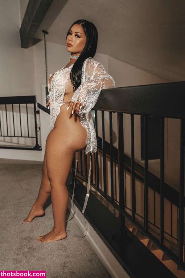 Lusty Alivia Photo #4