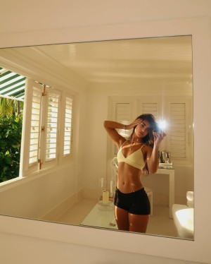 Rayna Vallandingham Photo #4