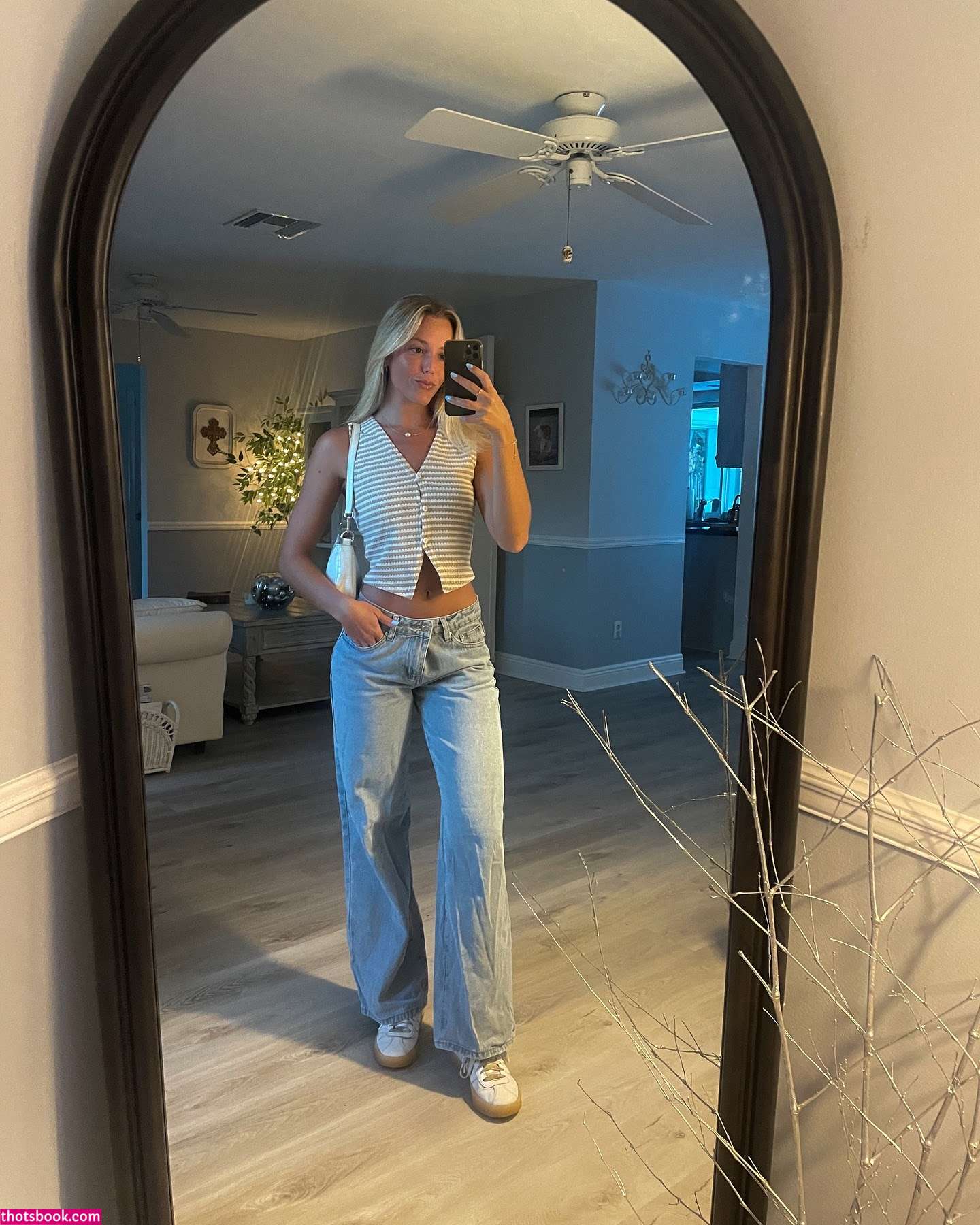 Sarah Abbott Photo #8