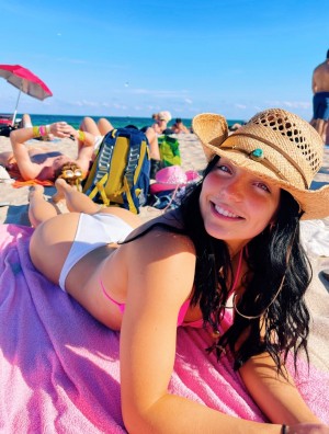 Ava Axelrod Photo #20