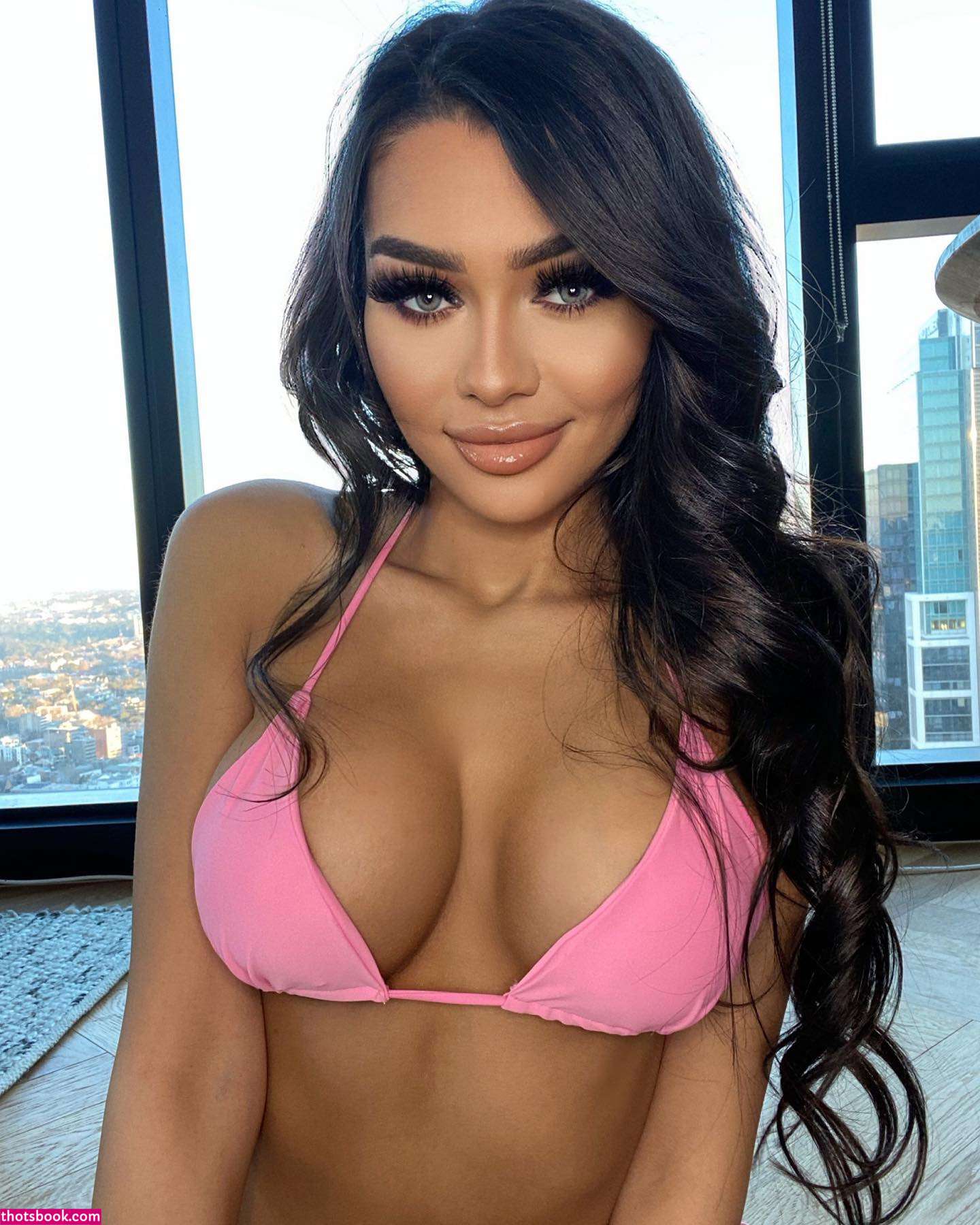 Yasmine Eve Photo #1