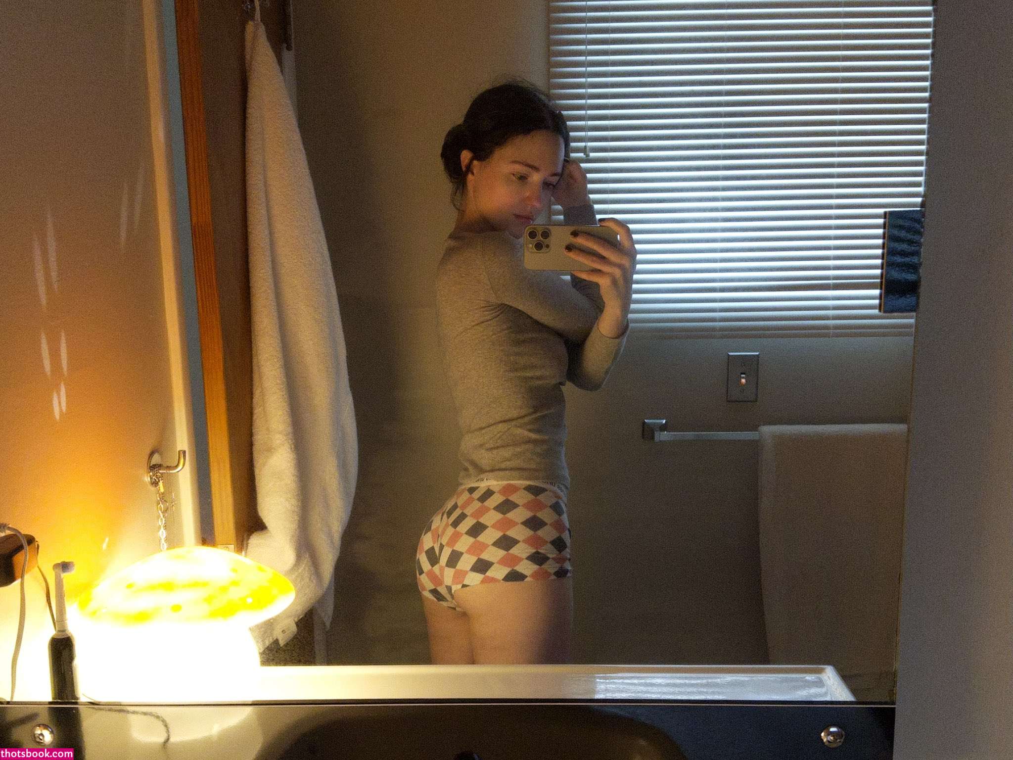 zoeplzshutup Photo #4