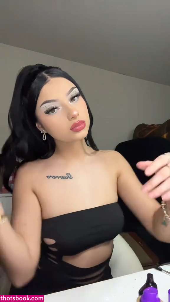 Leslie Emma Photo #9