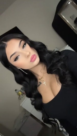 Leslie Emma Photo #7