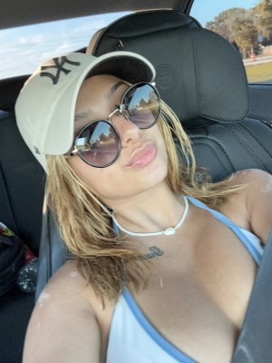 Leslie Emma Photo #29