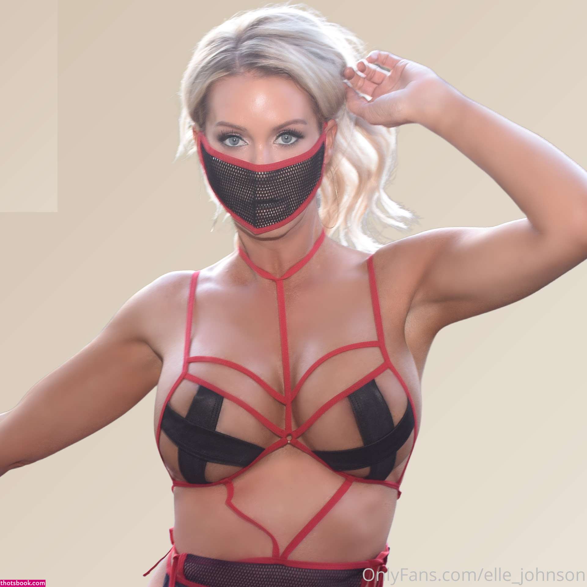 Elle Johnson Photo #5