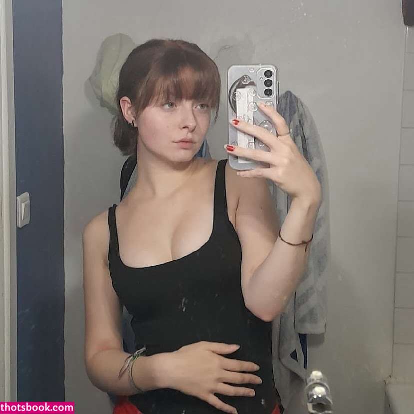 emmacalypsoo Photo #1