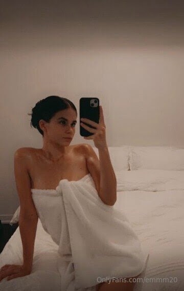 Emily Levy Photo #20