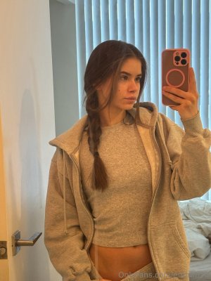 Emily Levy Photo #21