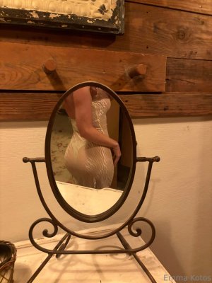 Emma Kotos Photo #260