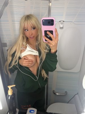 Izzybunnies Photo #1915