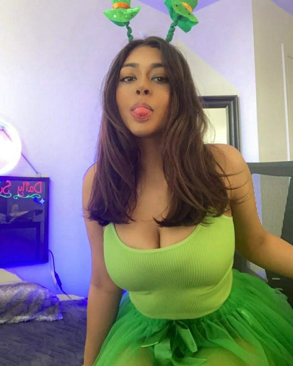 Yasminewithaz Photo #18