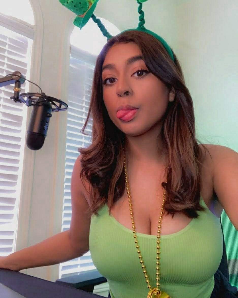 Yasminewithaz Photo #21