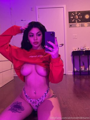 Almondmilkhunni Photo #80