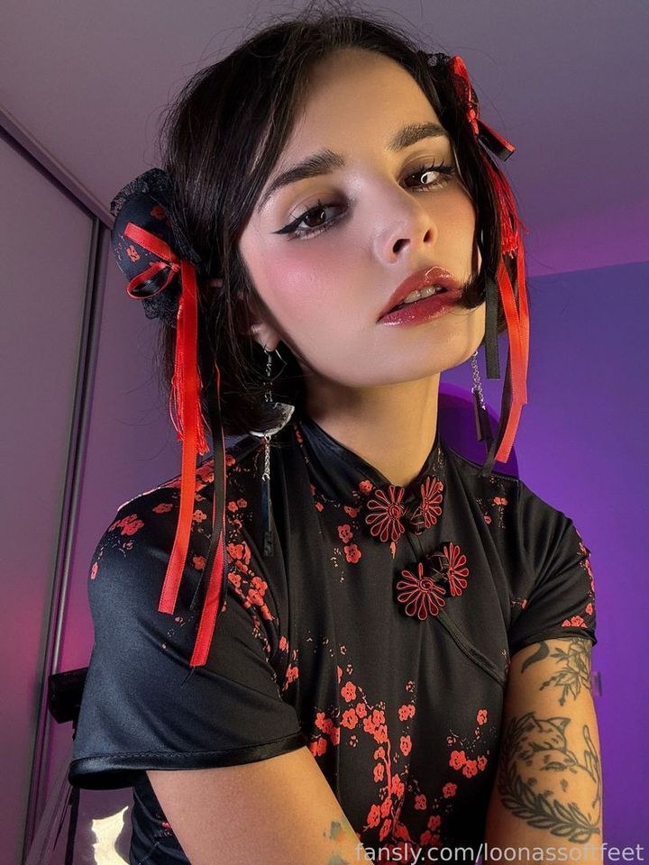 Loonassoftfeet Photo #386