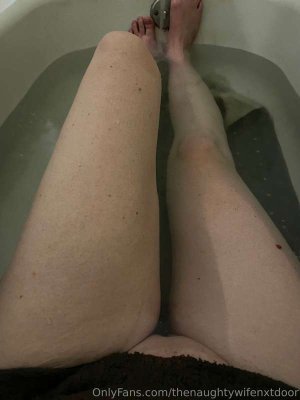 thenaughtywifenxtdoor Photo #10