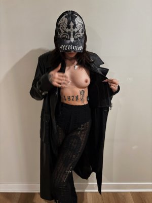 Claire Estabrook Photo #400