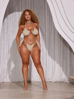 Pamela Alexandra Post #17