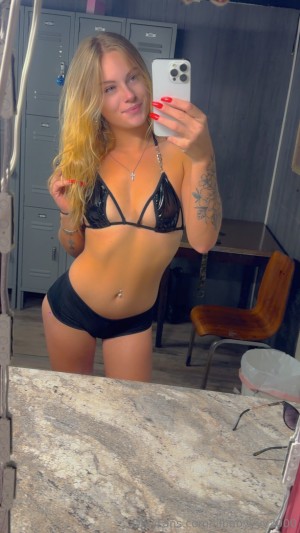 lilbabyyyy2000 Photo #4