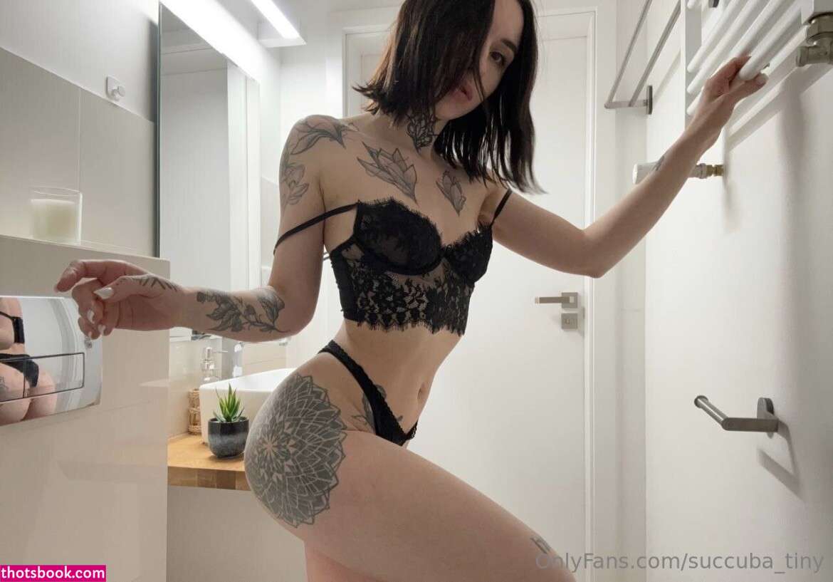 Succuba Tinyy Photo #5