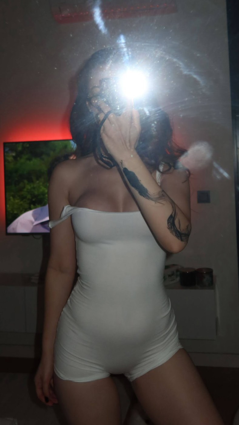 Oznur Guven Photo #121