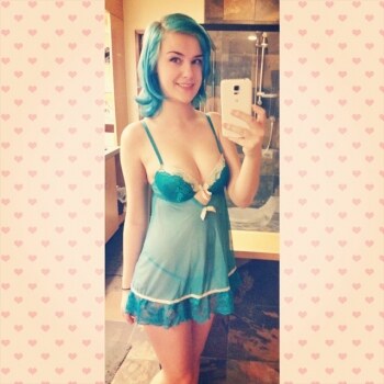 Clara Babylegs Photo #14