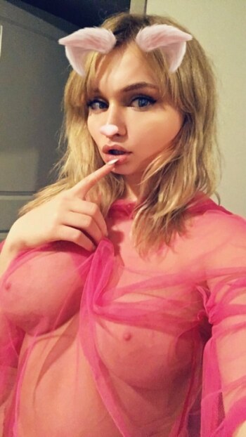 Zoie Burgher Photo #4