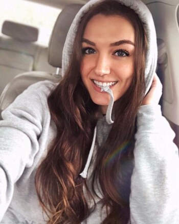 Ally Hardesty Photo #34