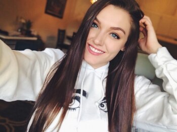 Ally Hardesty Photo #63