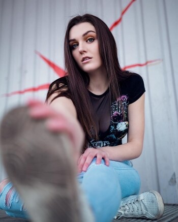 Ally Hardesty Photo #166