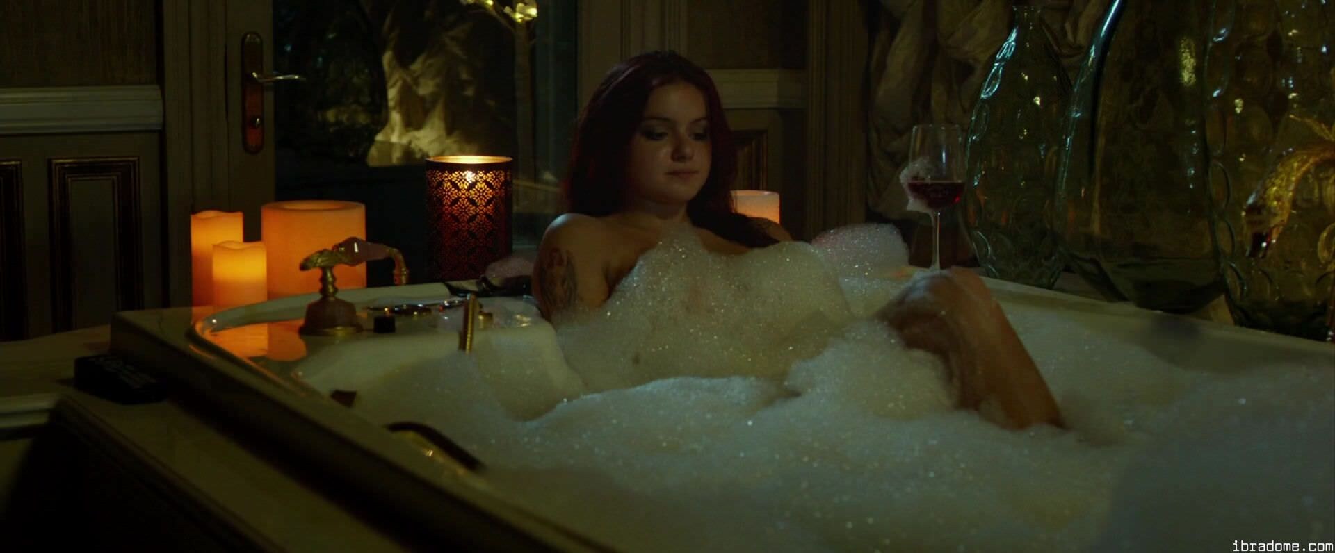 Ariel Winter Photo #14